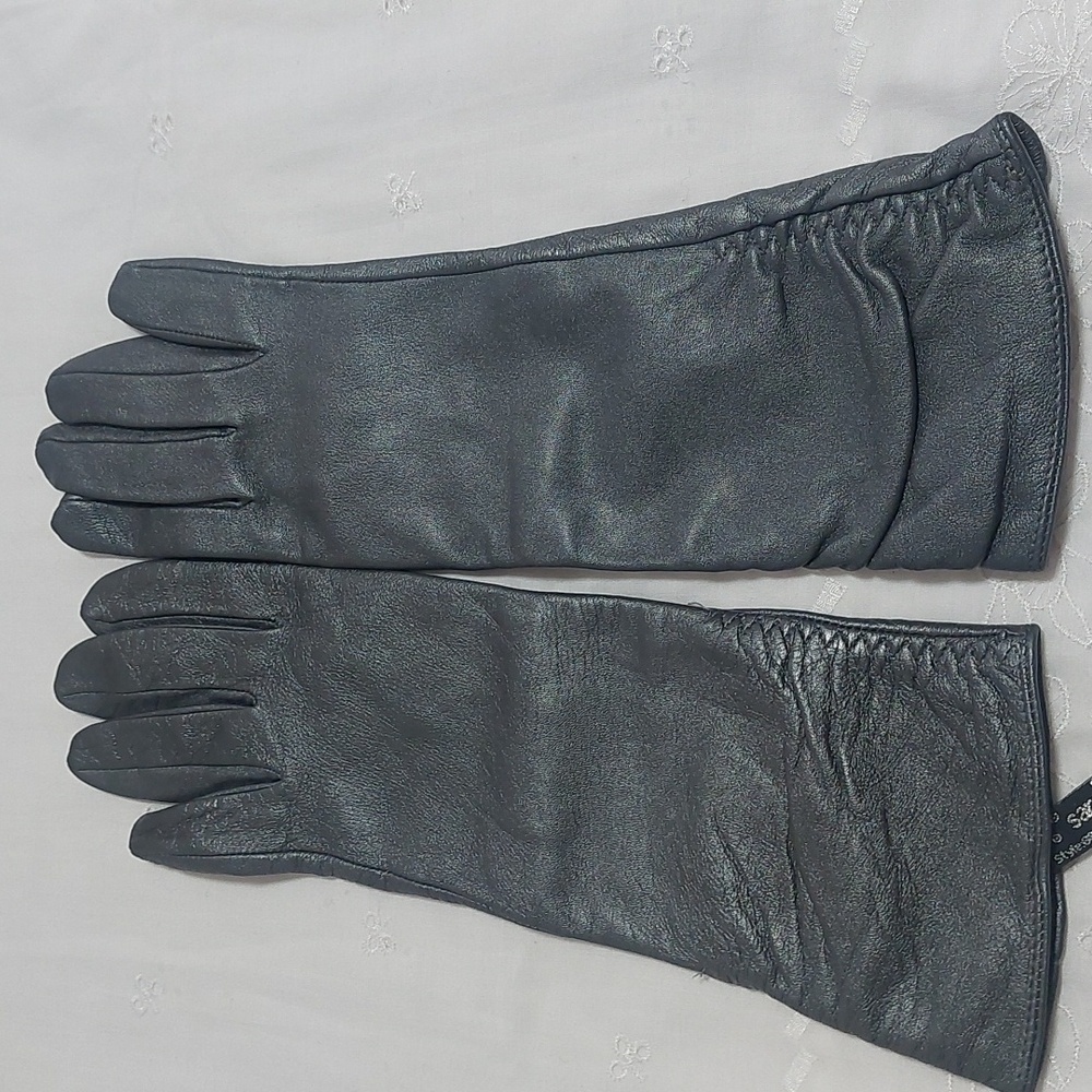 Elegant Gray/Silver Leather Gloves